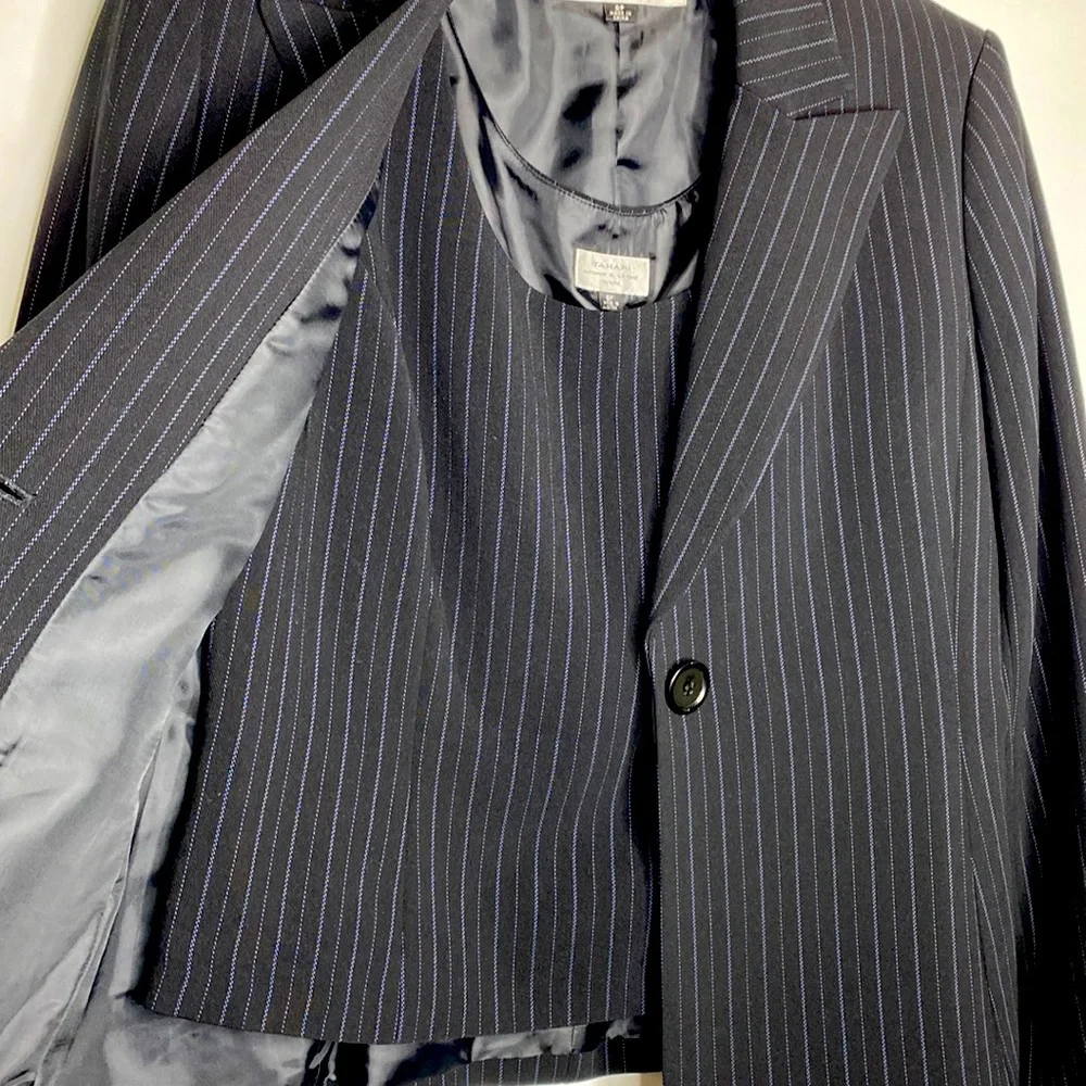 Tahari Arthur S. Levine Size 8 Petite 2pc Blazer Jacket and Tank Top
